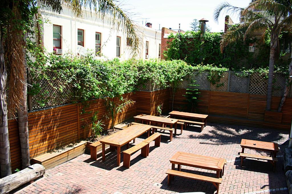 Glenelg Beach Hostel Экстерьер фото
