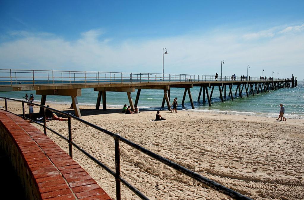 Glenelg Beach Hostel Экстерьер фото