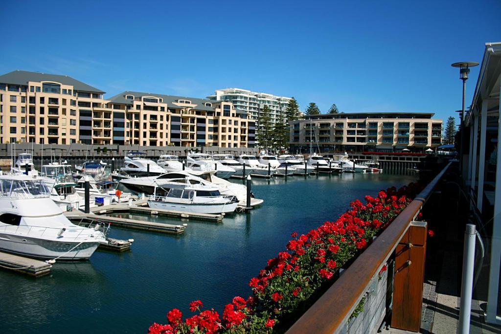 Glenelg Beach Hostel Экстерьер фото